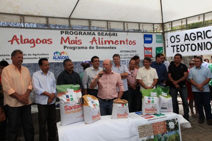 Agricultores de Santana do Ipanema recebem sementes para iniciar o plantio