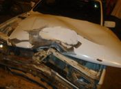 Carro após colisão com moto