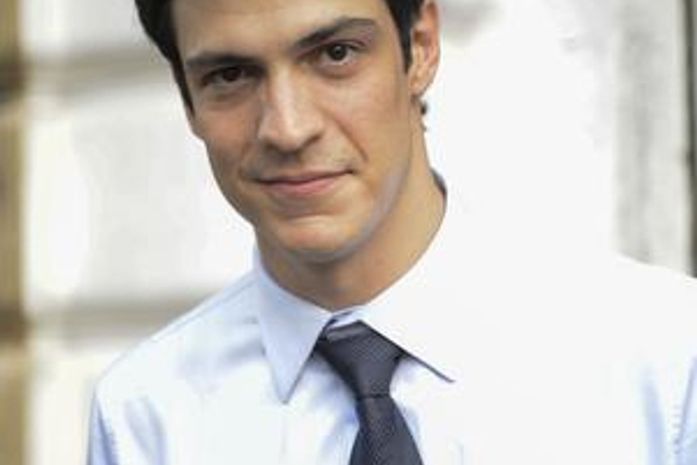 Mateus Solano vive vilão ambicioso em nova novela das 21h da Globo