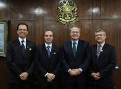 Lourenço(1ªdireita)esteve com senador Renan na presidência do Senado