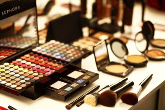 Maquiagem vencida não é bobagem! Pode causar problemas na pele