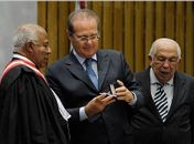 Renan Calheiros recebe medalha do ministro Carlos Alberto Reis de Paula