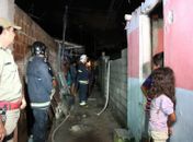 Incêndio destrói residência e deixa moradores assustados