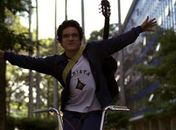 Atuação de Thiago Mendonça como Renato Russo é um dos pontos altos do filme 