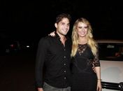 De vestido justo, ex-BBB Fernanda curte festa junto com André