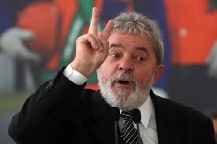 Lula: "Às vezes, tenho a impressão de que partido é um negócio"