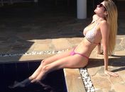 Bárbara Evans na piscina