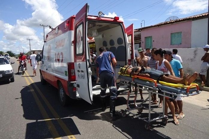 Vítima sendo socorrida