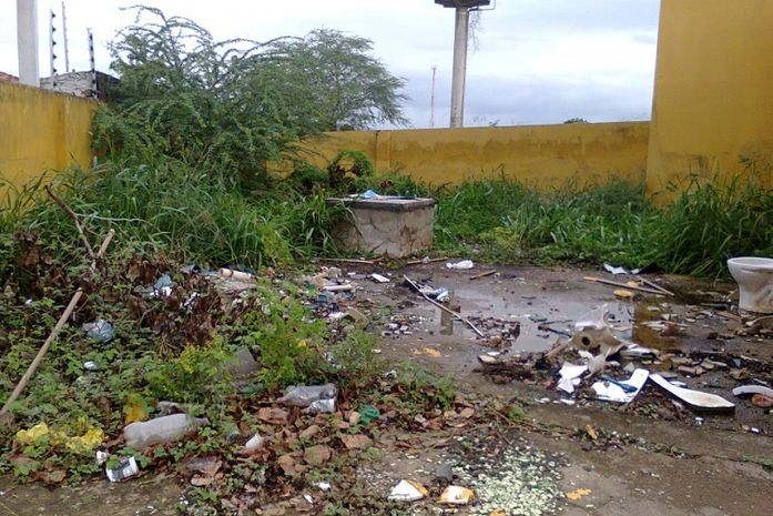 Foto denuncia falta de zelo com o patrimônio público