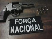 Arma foi apreendida durante abordagem