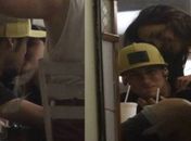 Bruna Marquezine e Neymar dividem lanche e trocam beijos após noitada