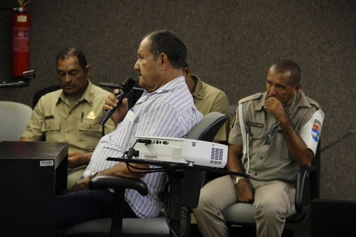 Vigilante Manoel Alfredo da Silva presta depoimento ao juiz Maurício Brêda no segundo dia de julgamento do PC Faria