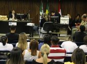 Claúdia Dantas durante depoimento 