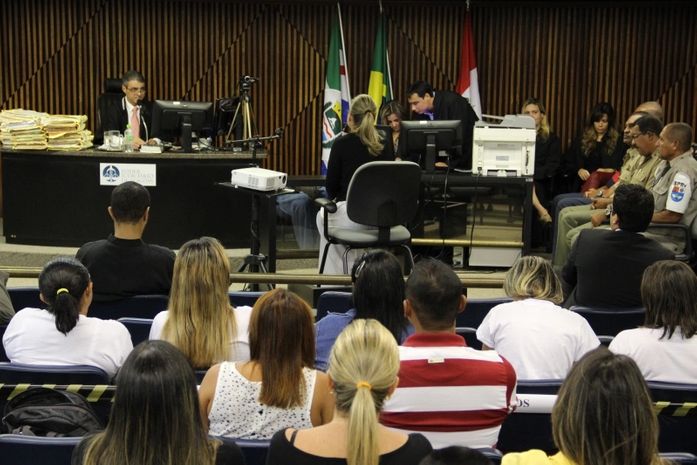 Claúdia Dantas durante depoimento
