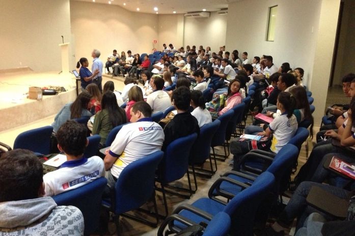 Estudantes durante palestra na PF