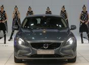 Volvo V40 tem motor 2.0 turbo e transmissão automática de seis marchas 