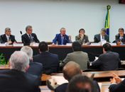 Senador Benedito de Lira presidindo