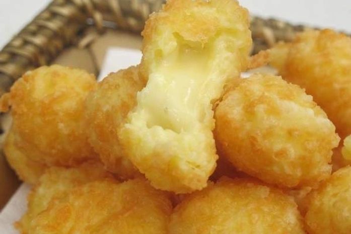 Não perca! Receita rápida de bolinha de queijo leva só três ingredientes