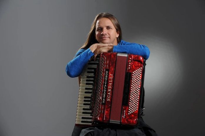 Arraiá do Poeta trará show com Dorgival Dantas, Forró dos Plays e a dupla Breno e Zeu