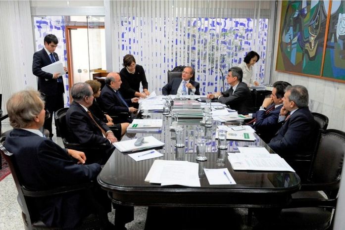 Renan comandou reunião da Mesa para definir entrega dos equipamentos ao SUS do DF