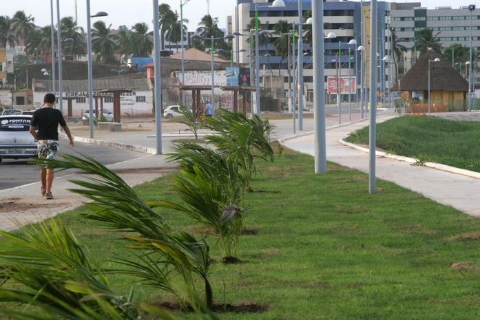 Prefeitura segue recuperação de praças e mirantes em Maceió