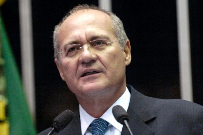 Renan comemora aprovação da PEC pelo Senado