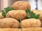 Salgadinho leva bacon, calabresa e parmesão; experimente a receita