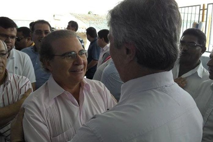 Collor prega a união de forças e volta a criticar inércia de Vilela