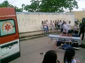  Carro de som atropela jovem em frente à escola Premem, motorista foge