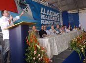 Luciano reaparece em público e dispara contra Téo: “Alagoas ficou para trás”