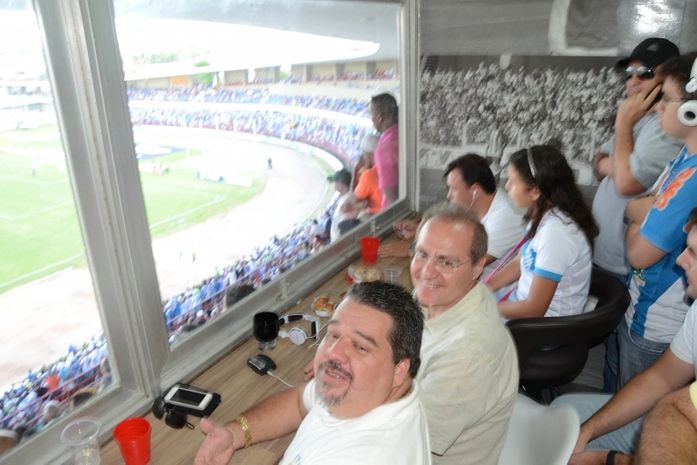 Na cabine,Feijó, Renan e o prefeito Cristhiano Matheus