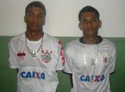 Irmãos foram preso circulando armados na parte alta da cidade