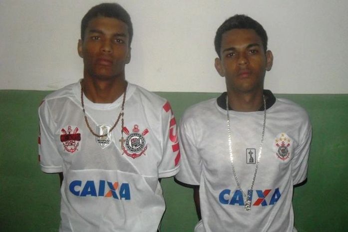 Irmãos foram preso circulando armados na parte alta da cidade