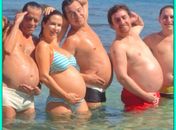De biquíni, Guilhermina Guinle exibe barrigão em foto divertida com amigos