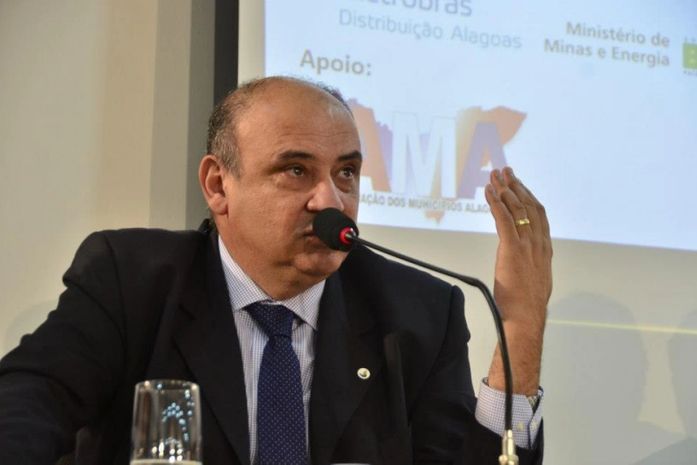 Presidente da Eletrobras, engenheiro Madureira.