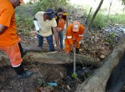 Equipes flagraram esgoto irregular