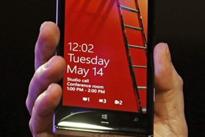 Novo smartphone Lumia 925, da Nokia, pesa 139 g