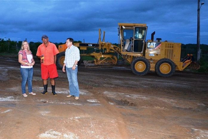 Prefeita de Major Izidoro manda aplainar estradas e arar terras