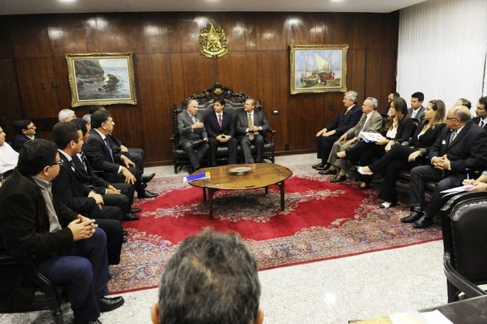 Renan recebeu representantes dos prefeitos para discutir ações de apoio aos municípios