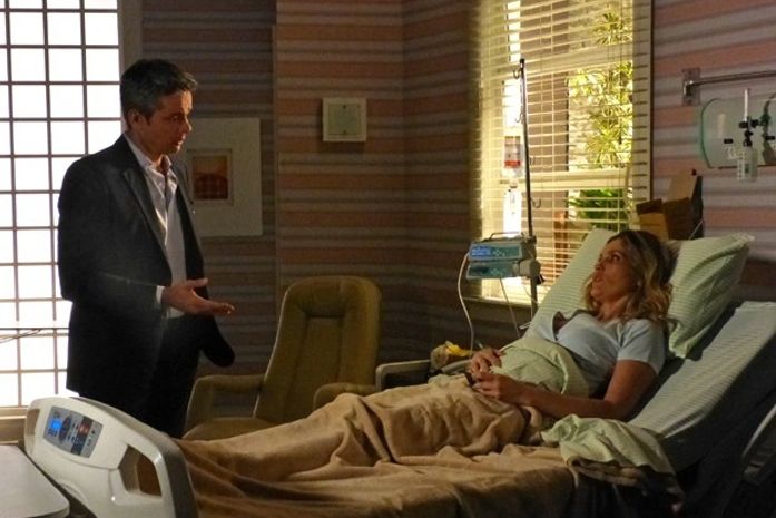 Arrasado! Após saber que Érica perdeu o filho, Haroldo pede perdão