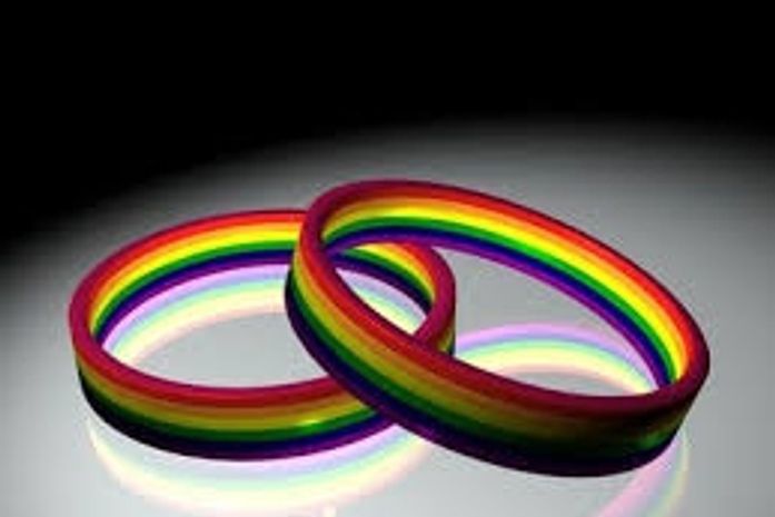 Resolução sobre a atuação dos cartórios no casamento gay entra em vigor