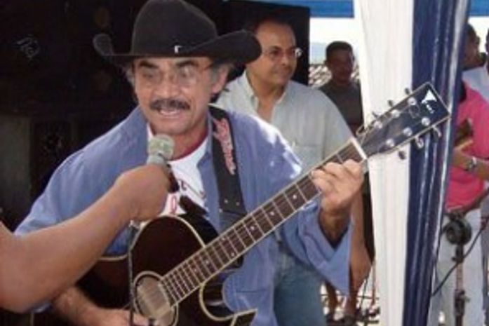 Musico Ferreirinha é baleado na porta de casa por não ter um cigarro