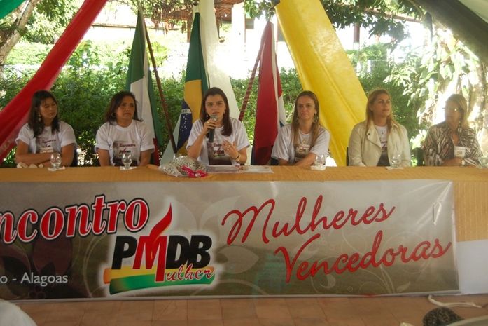 Prefeita Juliana Almeida, presidente do PMDB Mulher, foi anfitriã do encontro