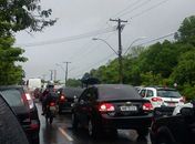 Trânsito completamente congestionado na Avenida Fernandes Lima