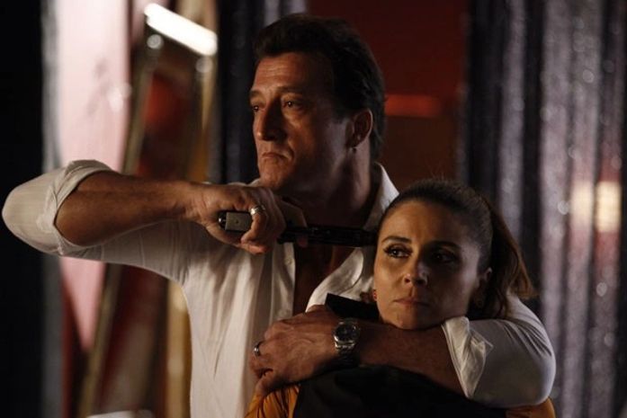 Cenas finais: Helô é rendida e fica nas mãos da máfia!