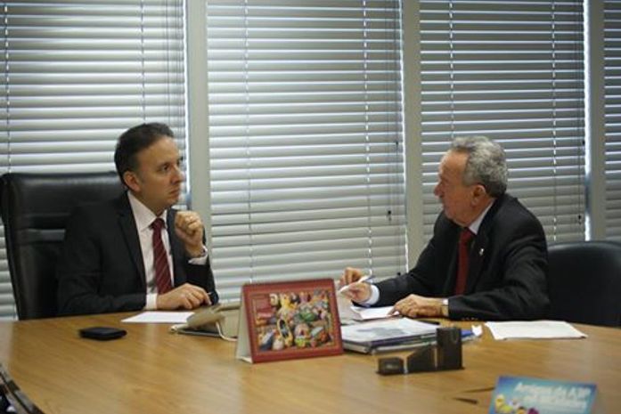 Benedito de Lira com o Ministro da Cidade conseguindo verba para duplicar a avenida Menino Marcelo