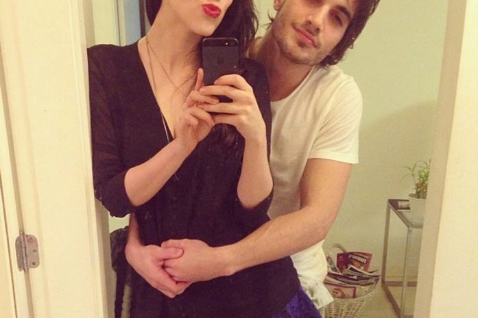 Casal posa com cabeças raspadas e Sophia se declara para Fiuk: 'Te amo'