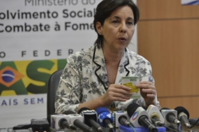 Ministra pede que população siga o calendário de saques do Bolsa Família