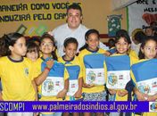 James entrega fardamentos e anuncia obras em Palmeira de Fora e Canafístula