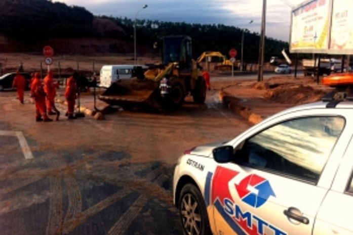 Avenida Pierre Chalita é interdita